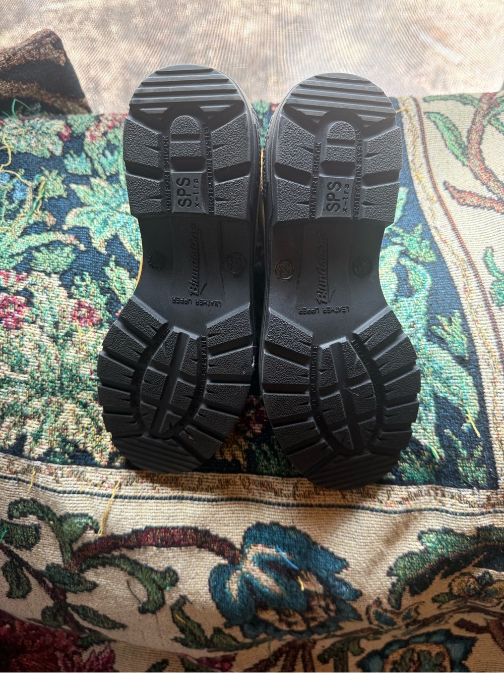Blundstone Tan Chelsea Ankle Boots - Picture 2 of 5